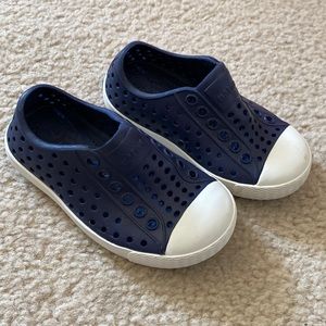 Native blue shoes sz 5